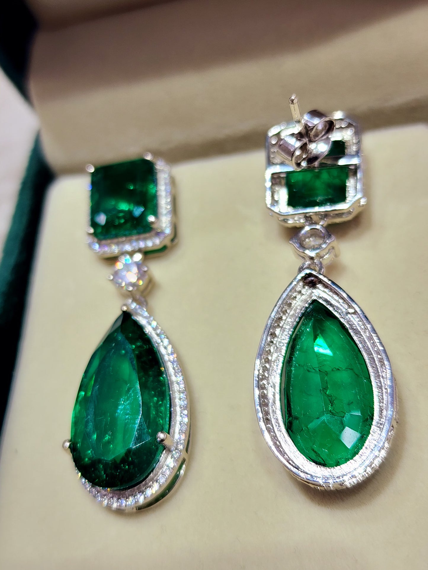 Green Syenthetic Emerald's in 925 silver with Surrounding Moissanite - KGP GEMS
